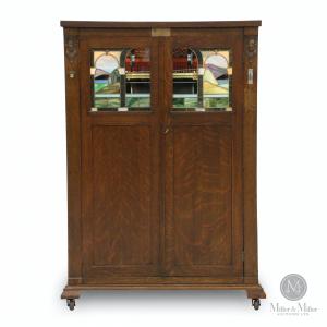 J.P. Seeburg model “L” Nickelodeon and remote coin box, American-made in the 1920s, in a quarter-sawn oak case with leaded glass panels (CA$3,540).