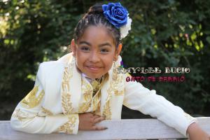 Gato de Barrio Kaylee shows off her Mariachi Voice in this song.   