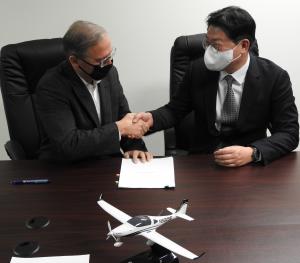 Chairman and CEO George Bye, Bye Aerospace; Chairman Seunghyuk Cha, Aerospace9.