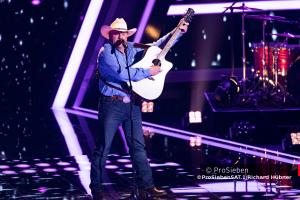 Le chanteur de musique country américain Doug Adkins chante ''Achy Breaky Heart'' chez The Voice of Germany