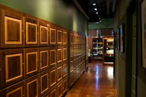 The cigar lockers