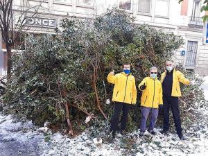 A team of Volunteer Ministers from the National Church of Scientology of Spain took on clearing the street and entrance of Spain’s National Organization of the Blind. 