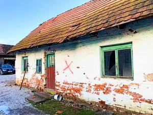 The “X“ on the side of the building indicates initial inspection found the damage irreperable.