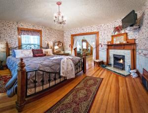 Each of the Holden House suites feature fireplaces and private baths
