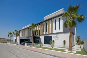 Front view of One 100 on Palm Jumeirah