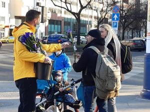 It is a tradition in Hungary to present women with flowers on Women’s Day but with concerns over COVID-19 last March and this year with the third wave erupting, the Volunteer Ministers were concerned this tradition might go by the boards.