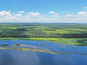 A photo of Green Island Ranch's lakefront on Lake Tohopekaliga in Florida.