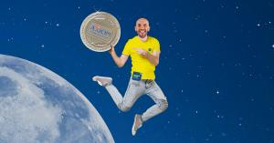 Dave Holloway, author of Wonder leads over the moon at Axiom Business Book Award medal win