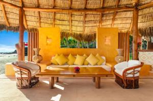 Las Alamandas Palapa Beach Club