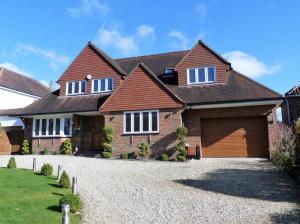 Modern bungalow property in Chestnut Avenue, Rickmansworth