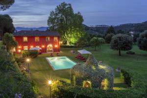Villa Matteucci is a traditional Tuscan farmhouse immersed among olive groves.