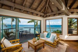 Oceanfront property on Tavares Bay in Maui