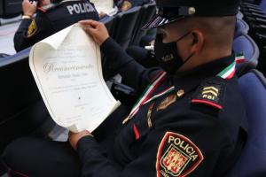 Policía admira reconocimiento y medalla otorgado por Omar García Harfuch