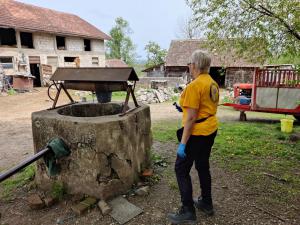 A Scientology Volunteer Minister from Padova visits Croatian villages with aid. Five months after the earthquake, many families are still unable to repair their homes or salvage their farms.