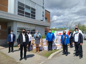 <img src="ottawa 2.jpg” alt=“Ministers and members of Iglesia Ni Cristo church stand with Roxanne Simard from homeless shelter Le Gîte Ami in Quebec, Canada after the church had dropped off a portion of the ten thousand pounds in donations” />