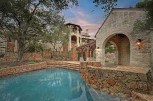 Interluxe-Auction-TX-San-Antonio-70-High-Crescent_Pool