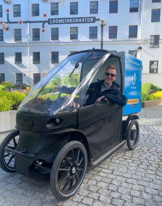 CityQ and Upsteam mobile carwash by cargobike