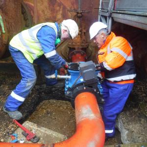 AVT EZ Valve being installed at a UK refinery 2