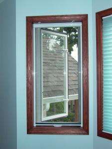 Retractable window screen