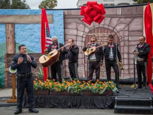 Detective Chris Reza and Los Servidores, the LAPD Hollenbeck Station’s Mariachi Band, performed for those attending.