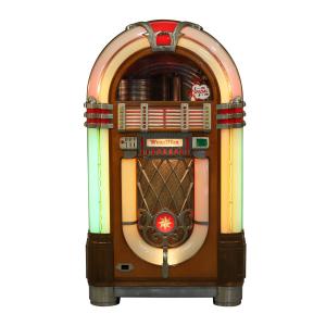The iconic Wurlitzer Model 1015 jukebox, made in America in 1946, a fine, functioning example, with 24 rock ‘n’ roll records (estimate: CA$6,000-$8,000).