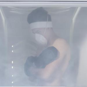 Electric cryochamber in use