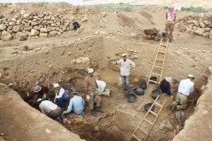 Figure 2. The excavations at Tall el-Hammam, Jordan, northeast of the Dead Sea. Darker 'destruction layer' is about halfway down the wall.