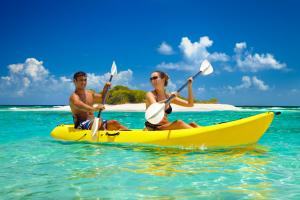 MAtthew Keezer visits british virgin islands doing some kayaking