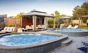 outdoor spa pool