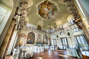 Originally designed by famed architect Giovanni Ruggeri