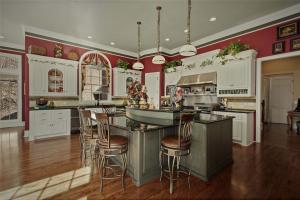 Spacious gourmet kitchen