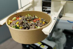 RoboEatz ARK system is able to independently prepare and cook up to 1,000 hot and cold meals in as little as 30 seconds