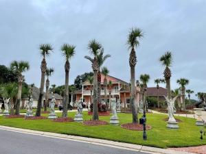Sarkis Kaltakdjian’s home, which he named Palmira, was located in Prairieville, La. It boasted floor-to-ceiling shelving that housed thousands of collectible items.