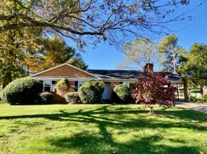  3 bedroom 1.5 bath brick ranch/rambler home w/basement on a 0.62± acre lot in Bridgewater, VA, (Rockingham County)