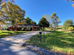  3 bedroom 1.5 bath brick ranch/rambler home w/basement on a 0.62± acre lot in Bridgewater, VA, (Rockingham County)