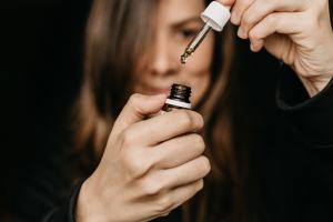 cbd oil dropping in bottle