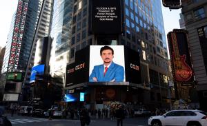 Dr Florian Kongoli est apparu à Time Square à New York les 4, 5 et 8 novembre 2021, à l'occasion de la réception de la médaille d'or de la ville de Nancy