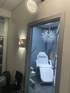 Front Entrance Of Irresistible Expressions