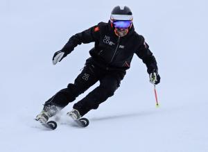 Kyle Moxley skiing down a mountain