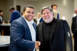 Reynaldo shaking hands with Steve Wozniak, Co-founder of Apple