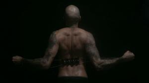 Man using the backraze