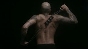 Man using the backraze