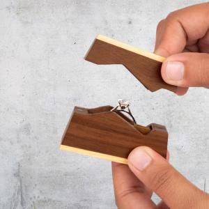 Prazolis product engagement ring box