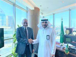 CEO Arshad Syed and CEO Dr. Mohammad AlShaibi shake hands after partnership agreement