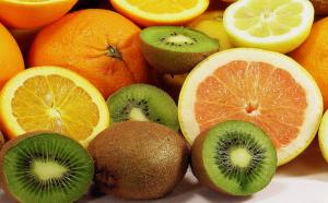 liquid vitamin C. Freshly cut oranges, grapefruits and kiwi