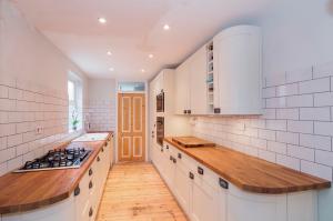 Matthew Iovane on Recently Purchased Town Home in Central London, UK