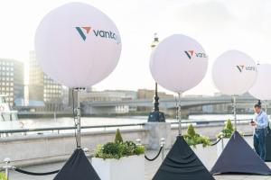 Vantage’s new logo seen at the Finance Magnates London Summit 2021.