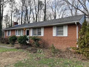 3 BR/1.5 BA brick ranch style home on 2.85 +/- acres in Chesterfield County, VA (2 parcels sold as a whole) •	This homes measures 1,326 +/- sf. and features an eat-in kitchen (all appliances convey); living room; family room w/fireplace; attic