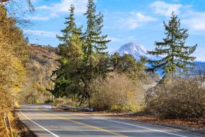  Surrounded with natural beauty and a thriving community