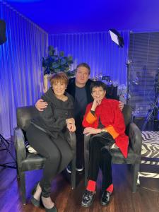 Lorna Luft, Liza Minnelli and Vince Spinnato on set with Entertainment Tonight